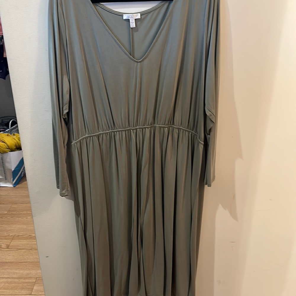 Beautiful sea foam green dress 2X